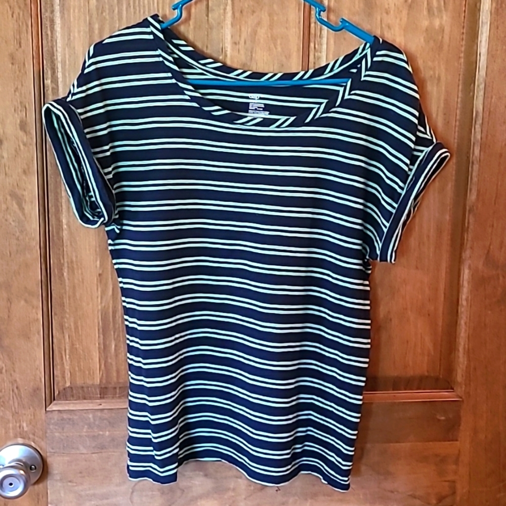 Medium Gap blue and green shirt